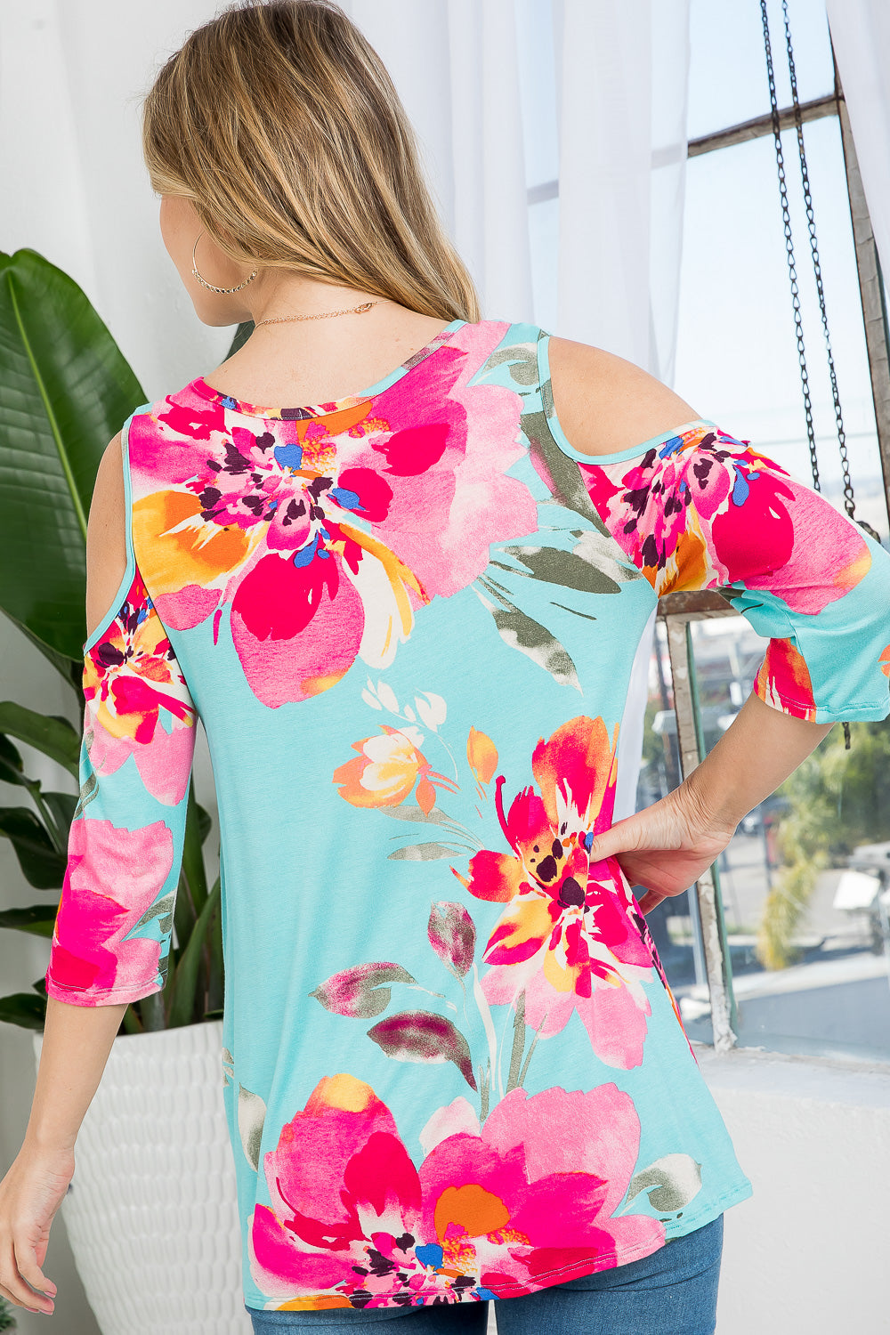 ALLOVER FLORAL COLD SHOULDER TOP