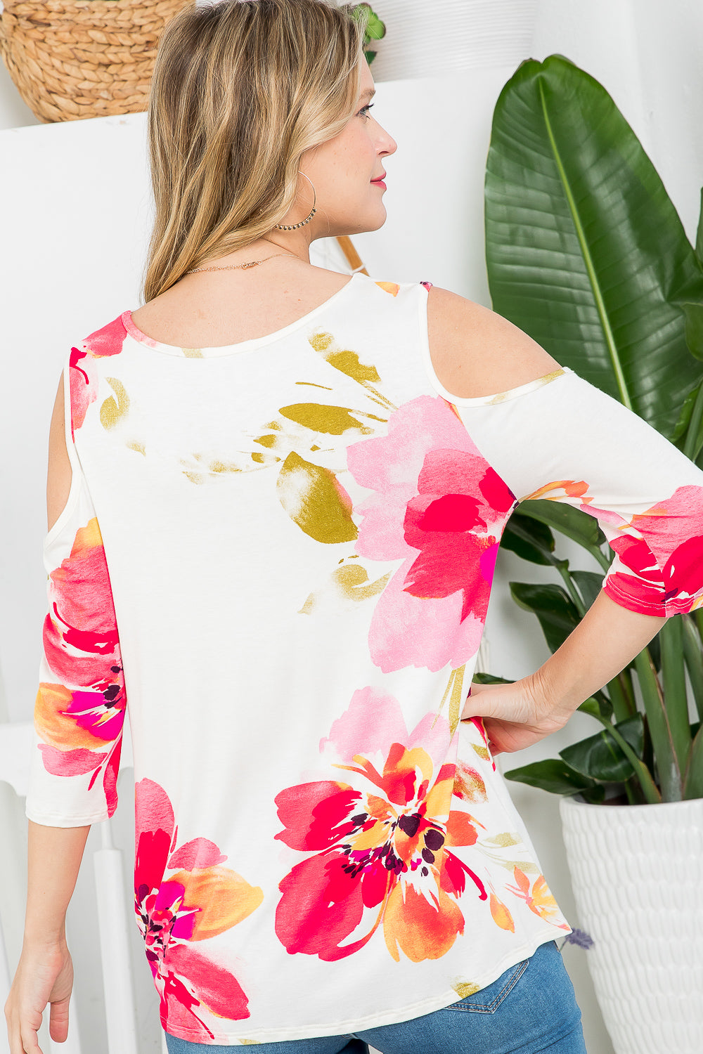 ALLOVER FLORAL COLD SHOULDER TOP