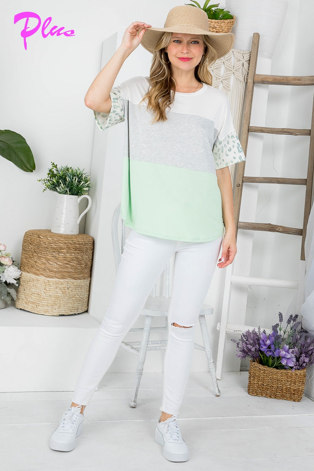 PLUS SOLID ANIMAL COLORBLOCK TOP