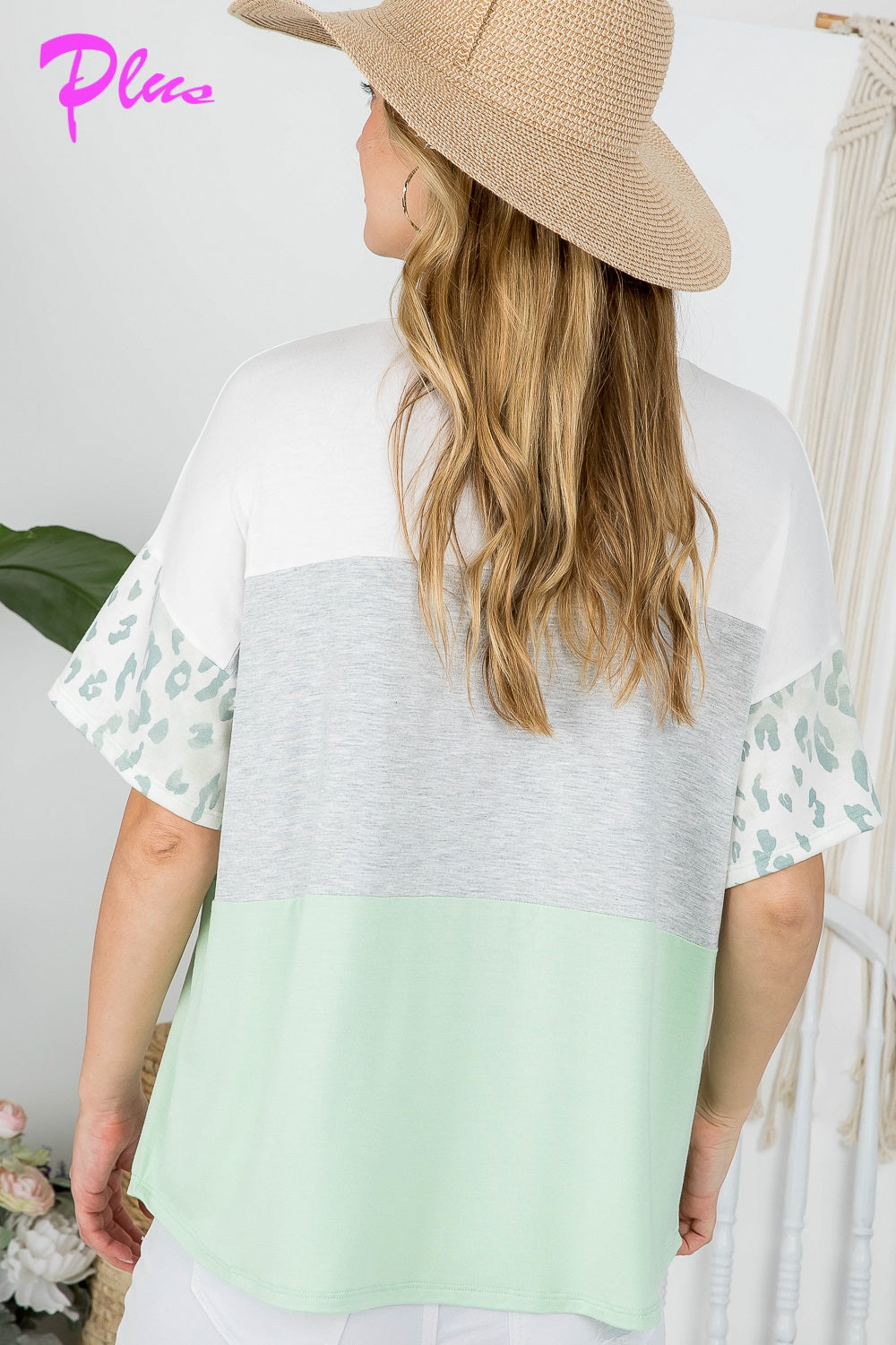 PLUS SOLID ANIMAL COLORBLOCK TOP